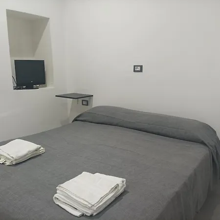 Vibo Rooms - Centro Storico 维博瓦伦蒂亚